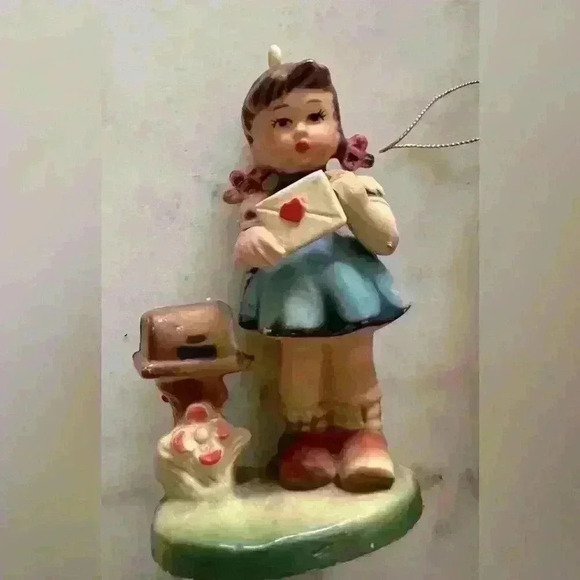 Four Vintage Hummel Style plastic Ornaments made in Hong Kong Good Condition - Picture 2 of 10